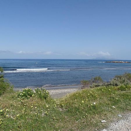 Nama Beach House 莫诺利索斯 外观 照片