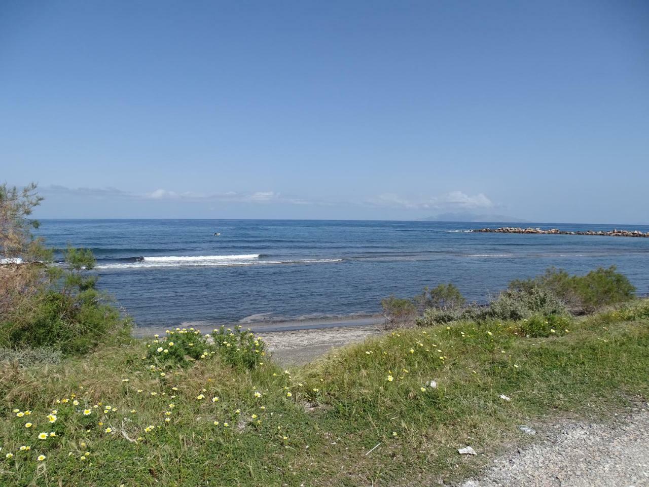 Nama Beach House 莫诺利索斯 外观 照片