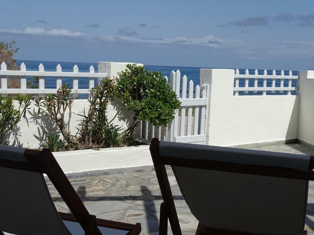 Nama Beach House 莫诺利索斯 外观 照片