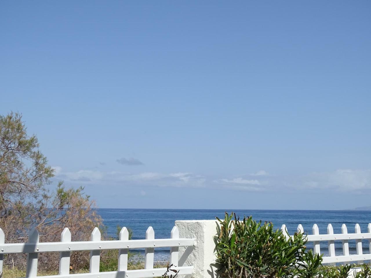 Nama Beach House 莫诺利索斯 外观 照片