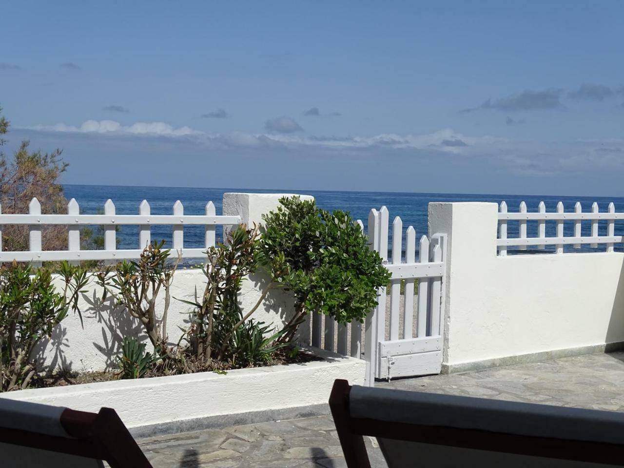 Nama Beach House 莫诺利索斯 外观 照片