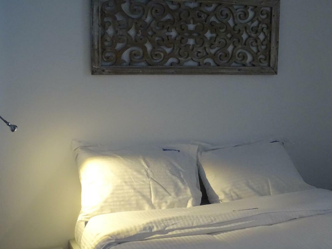 Nama Beach House 莫诺利索斯 外观 照片