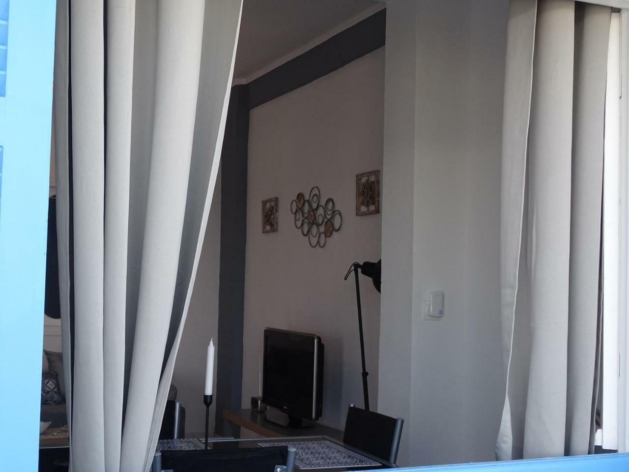 Nama Beach House 莫诺利索斯 外观 照片