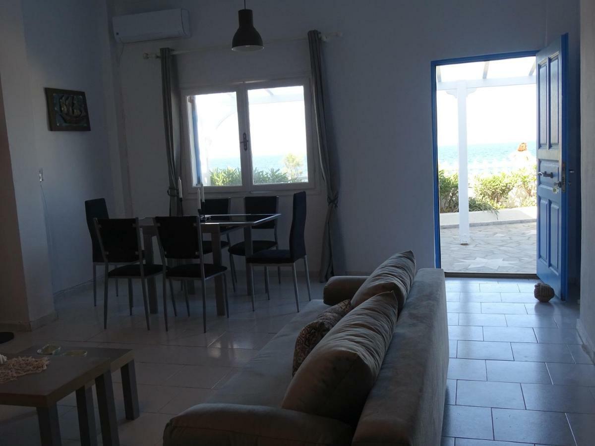 Nama Beach House 莫诺利索斯 外观 照片