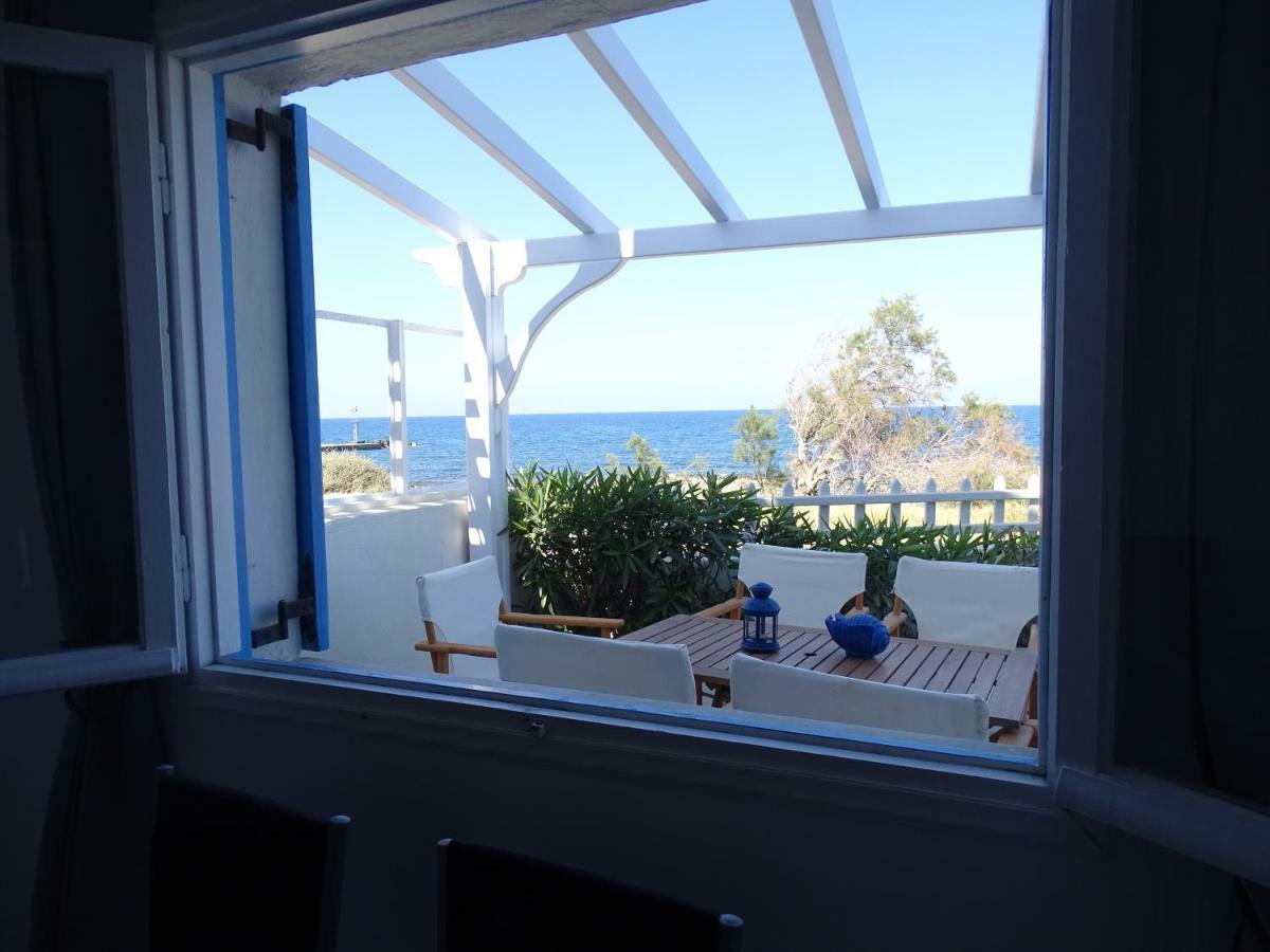 Nama Beach House 莫诺利索斯 外观 照片