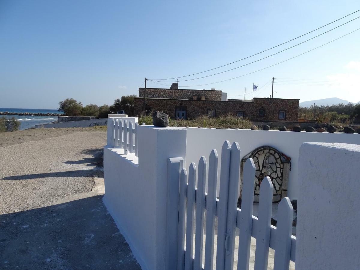 Nama Beach House 莫诺利索斯 外观 照片