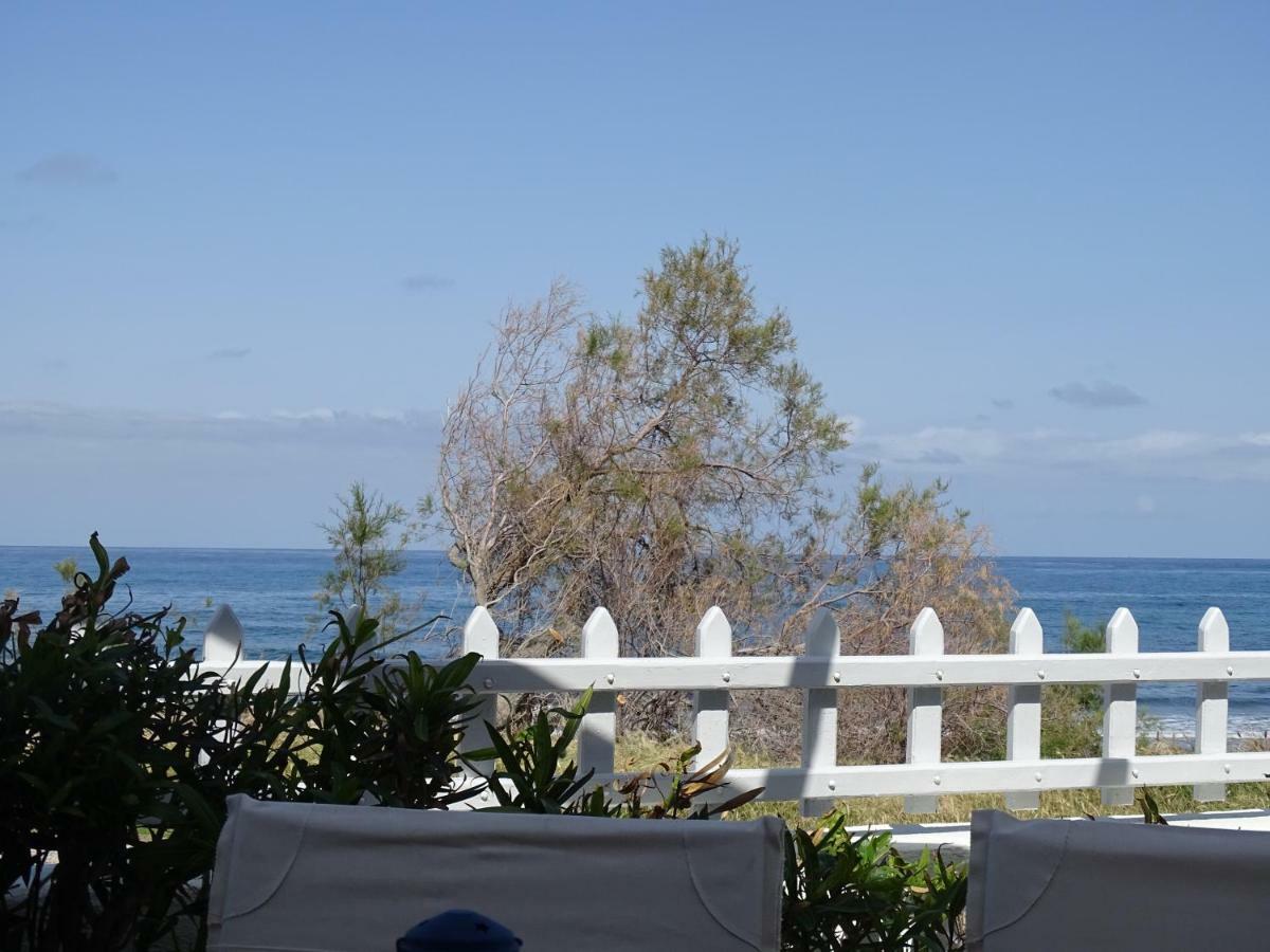 Nama Beach House 莫诺利索斯 外观 照片