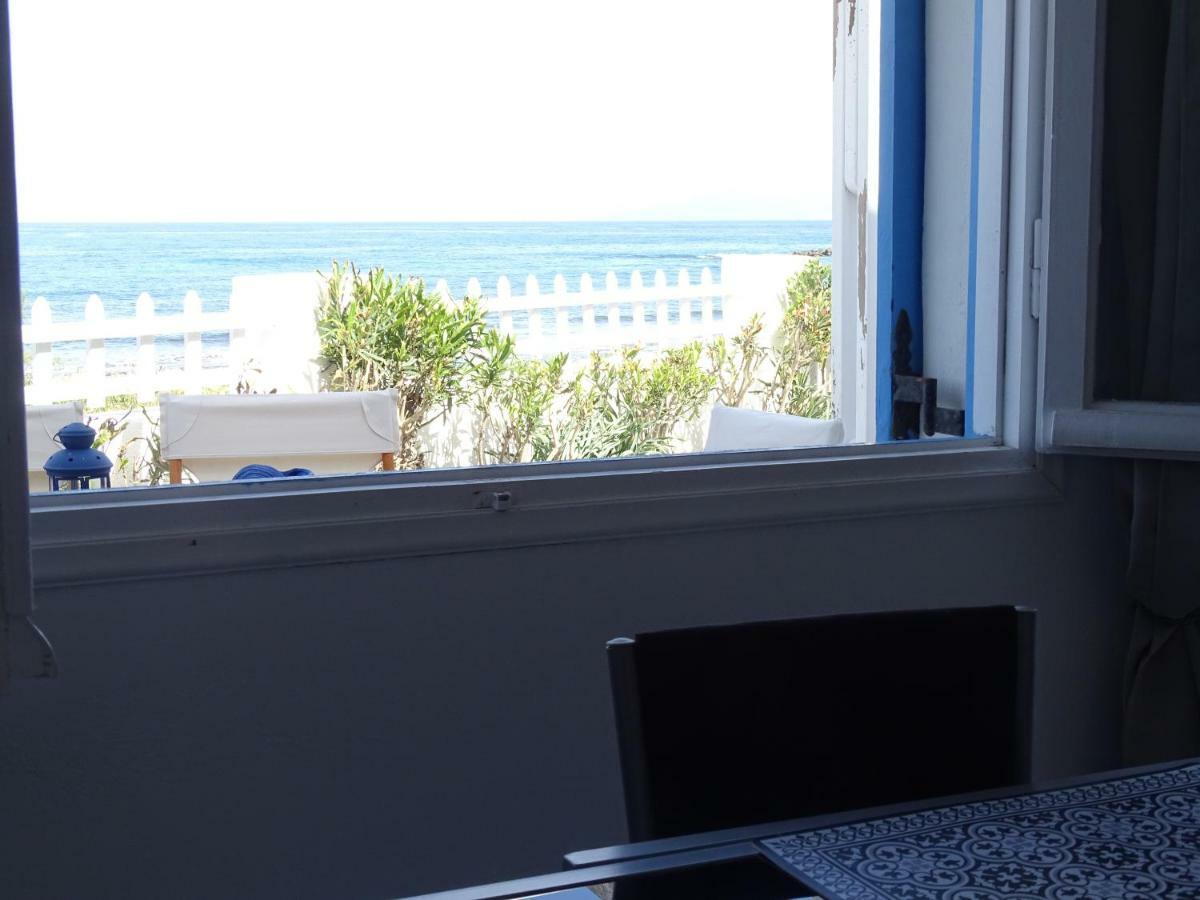 Nama Beach House 莫诺利索斯 外观 照片