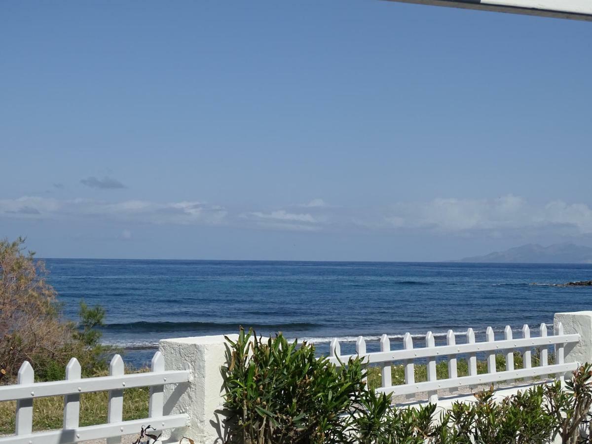 Nama Beach House 莫诺利索斯 外观 照片