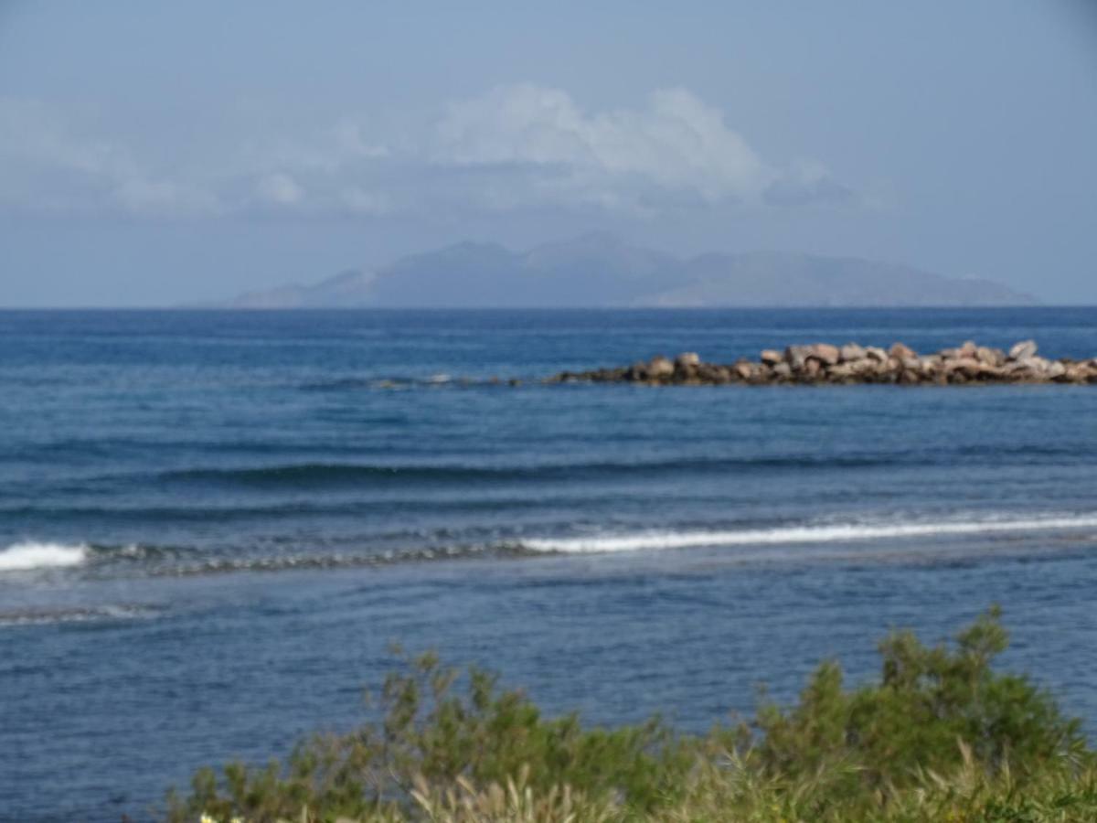 Nama Beach House 莫诺利索斯 外观 照片