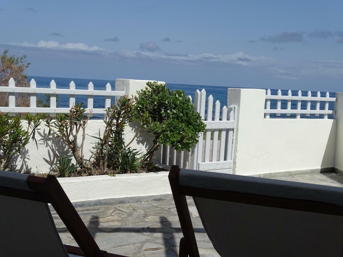 Nama Beach House 莫诺利索斯 外观 照片