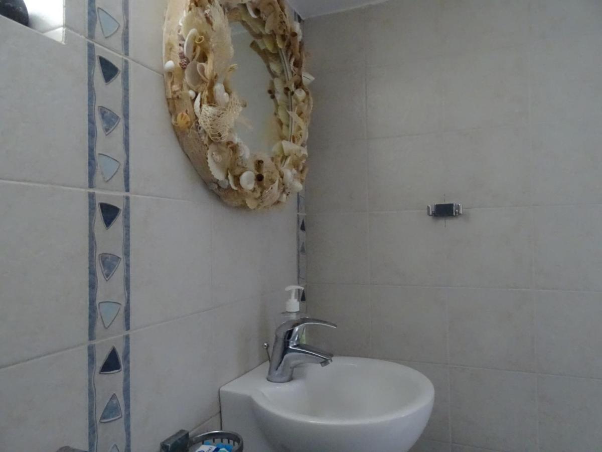 Nama Beach House 莫诺利索斯 外观 照片
